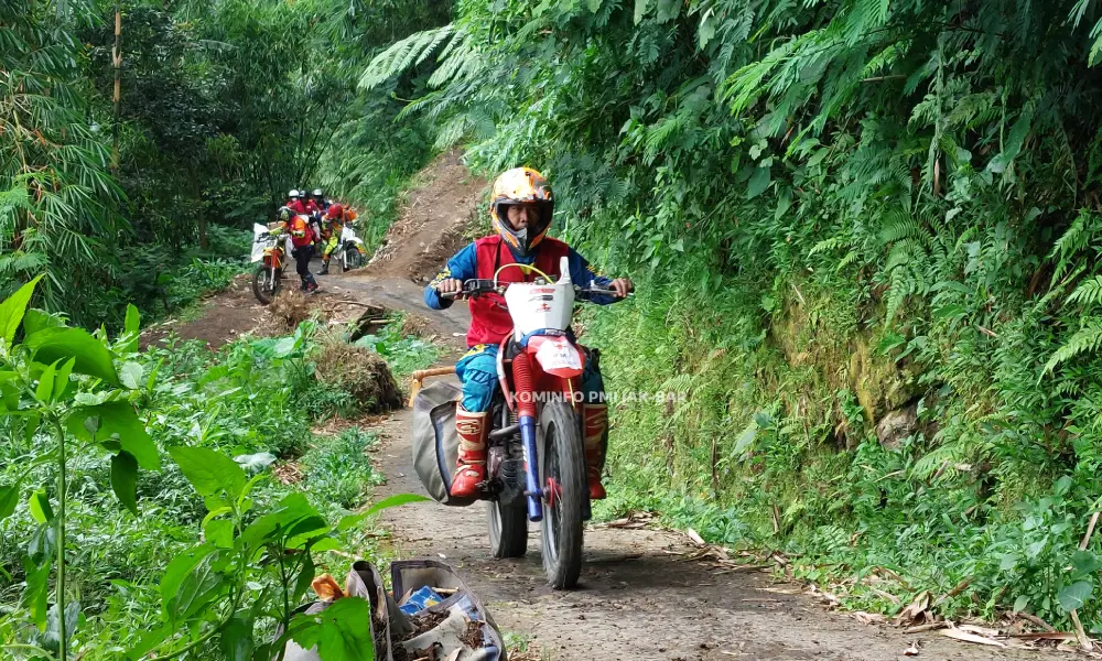 Sasar Daerah Terisolir, PMI Jakarta Barat Nge-Trail
